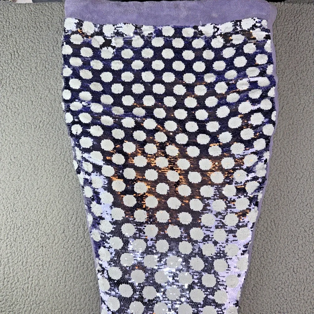 Cynthia Rowley Iridescent Silver Purple Sequin Mermaid Tail Blanket 52